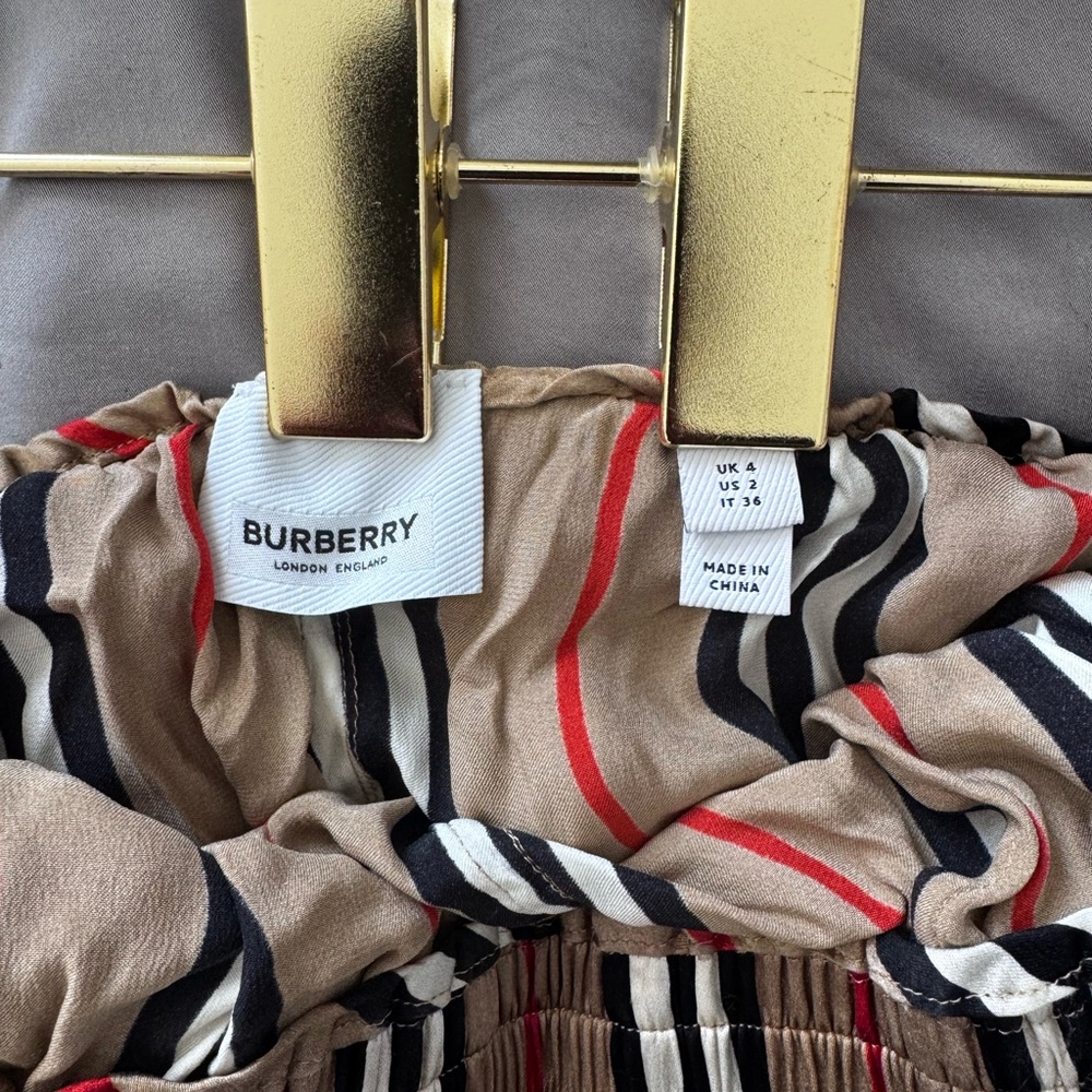 Authentic Silk Burberry Shorts - Picture 2 of 3